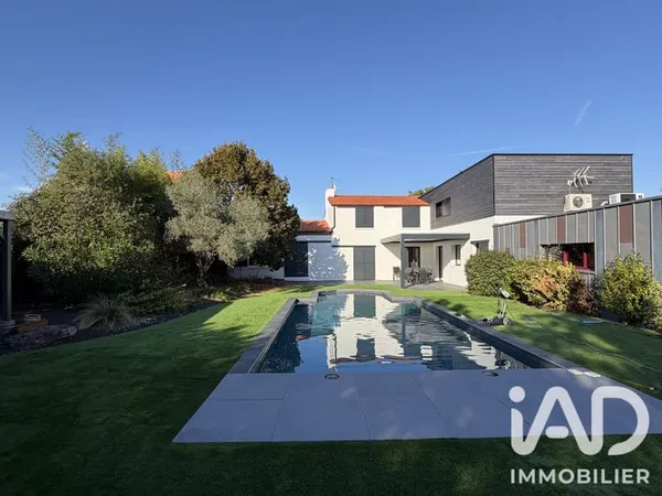 Maison 10 pièces 324 m²