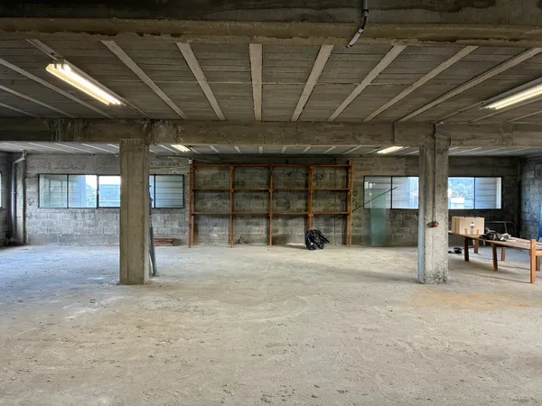 Local commercial 5 pièces 150 m²