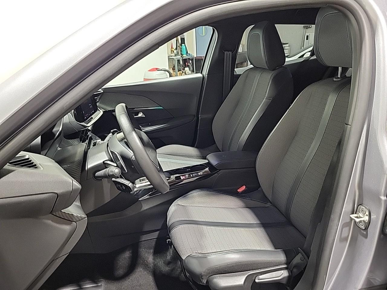 Peugeot 2008 puretech 130 s&s eat8 allure — photo 10