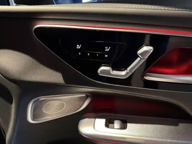 Mercedes Glc 300 e hybrid eq 4matic — photo 4