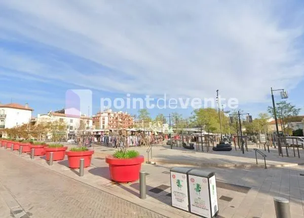 Local commercial 77 m²