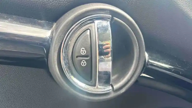 Mini Mini hatch 3 portes cooper se 184 ch — photo 82