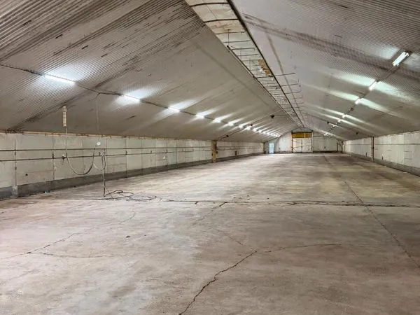Entrepôt 1200 m² COMBRONDE