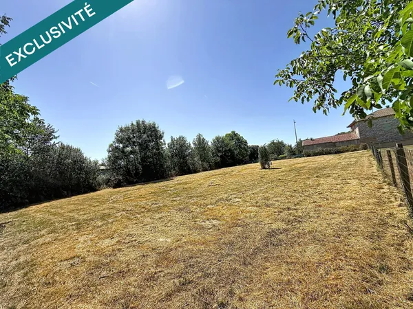 Joli terrain plat et clôturé