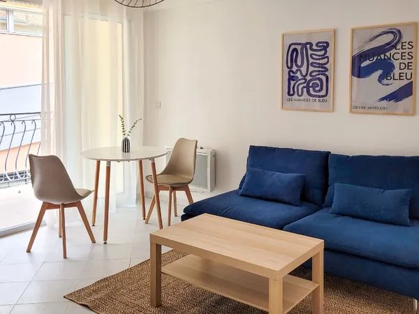T2 bis rénové 40 m² + loggia + bureau/dressing - Proche Avenue Camille Saint-Saëns et Palais des Con