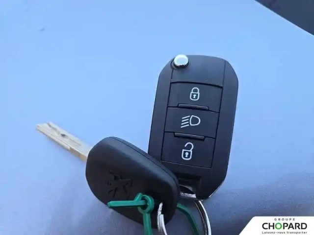 Peugeot 208 puretech 75 s&amp;s bvm5 — photo 95