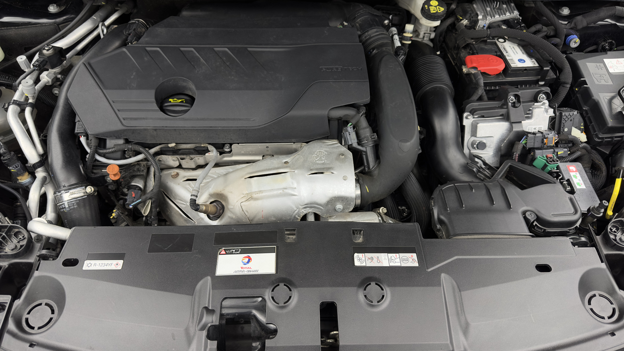 Peugeot 308 SW PHEV 180 e-EAT8 — photo 10