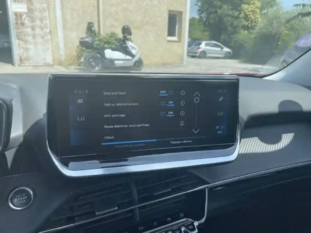 Peugeot 2008 puretech 130 s&amp;s bvm6 — photo 28