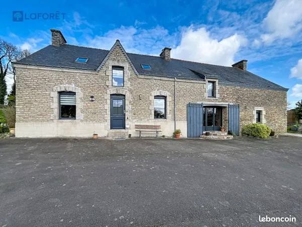 Maison 6 pièces 240 m²