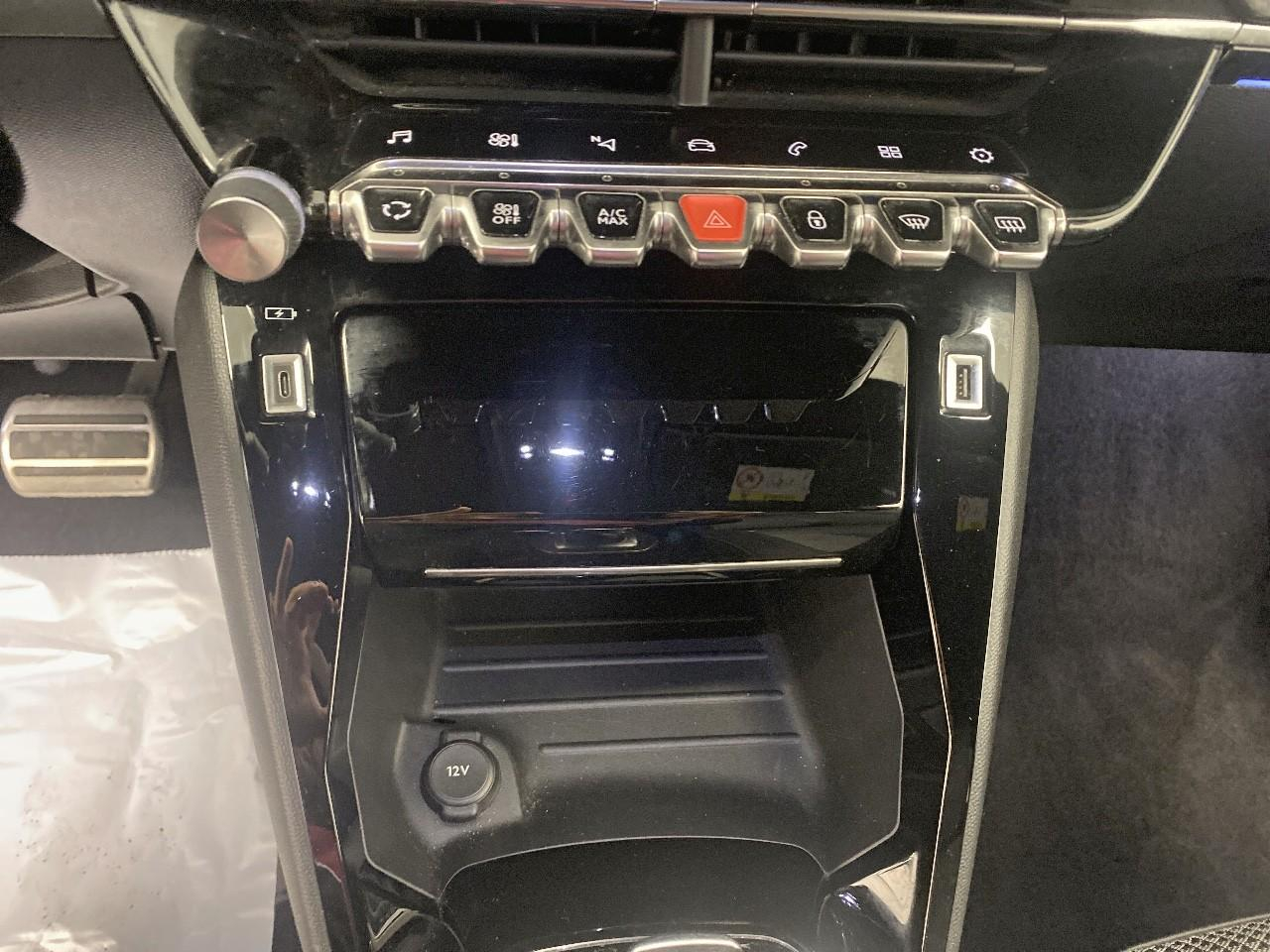 Peugeot 208 puretech 130 s&s eat8 gt — photo 15