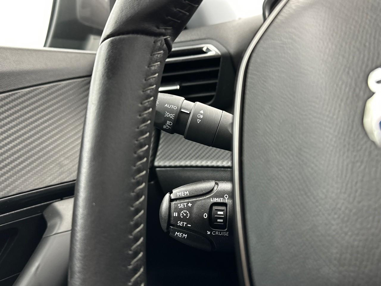 Peugeot 2008 puretech 100 s&s bvm6 allure — photo 21