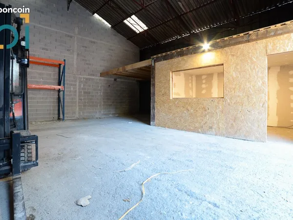 Entrepôt 135 m² SAINT CANNAT