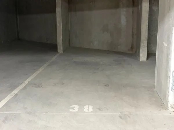 Location parking couvert sur MARIN
