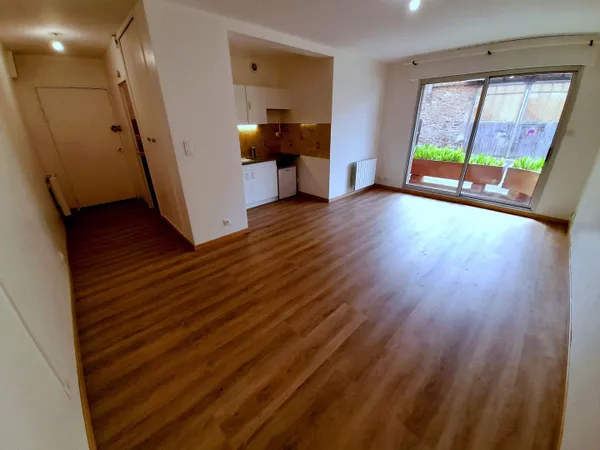 RODEZ - STUDIO AVEC CAVE ET PARKING EXTERIEUR