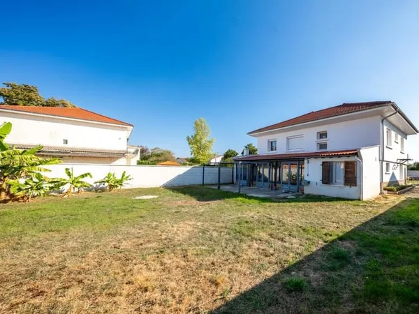 Maison T6 avec jardin  Viriat (01440) Emplacement pr....