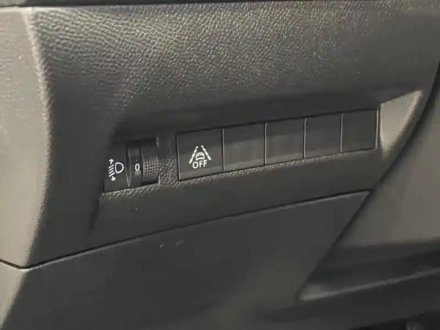 Peugeot 2008 1.2 puretech 100ch s&amp;s active — photo 11