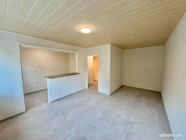 F2 Metz 45 m2 Parking