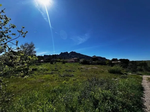 Terrain 654 m²