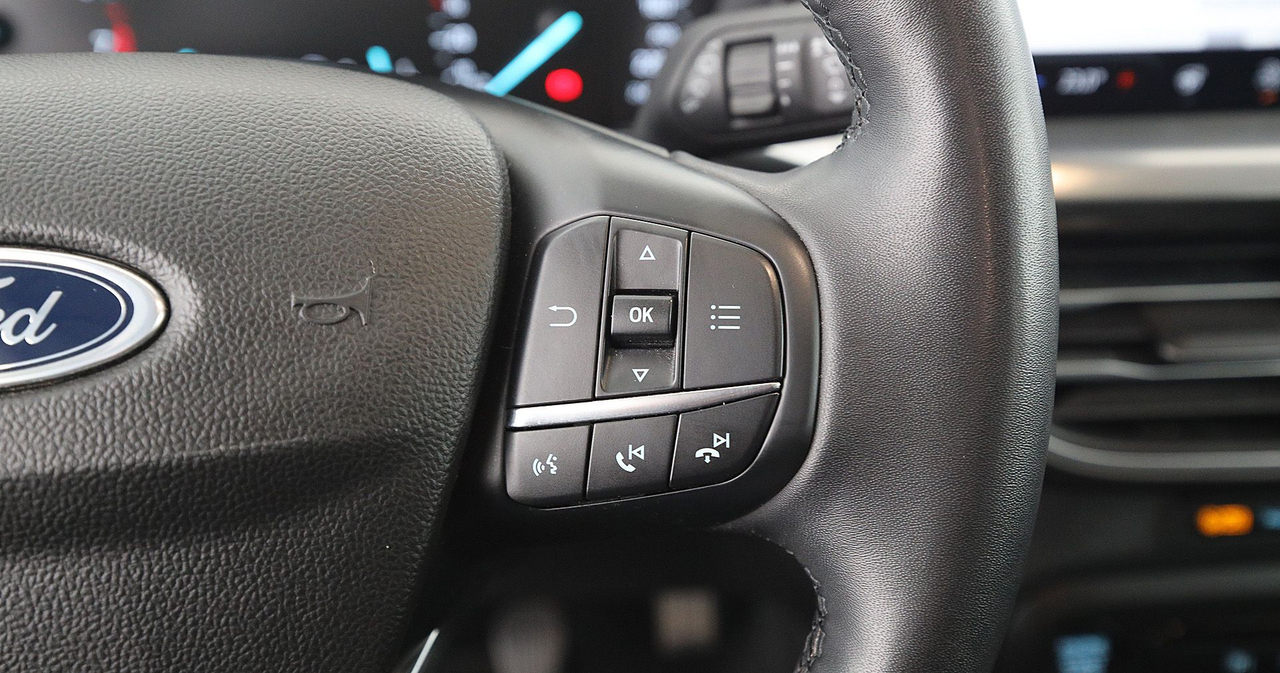 Ford Focus — photo 23