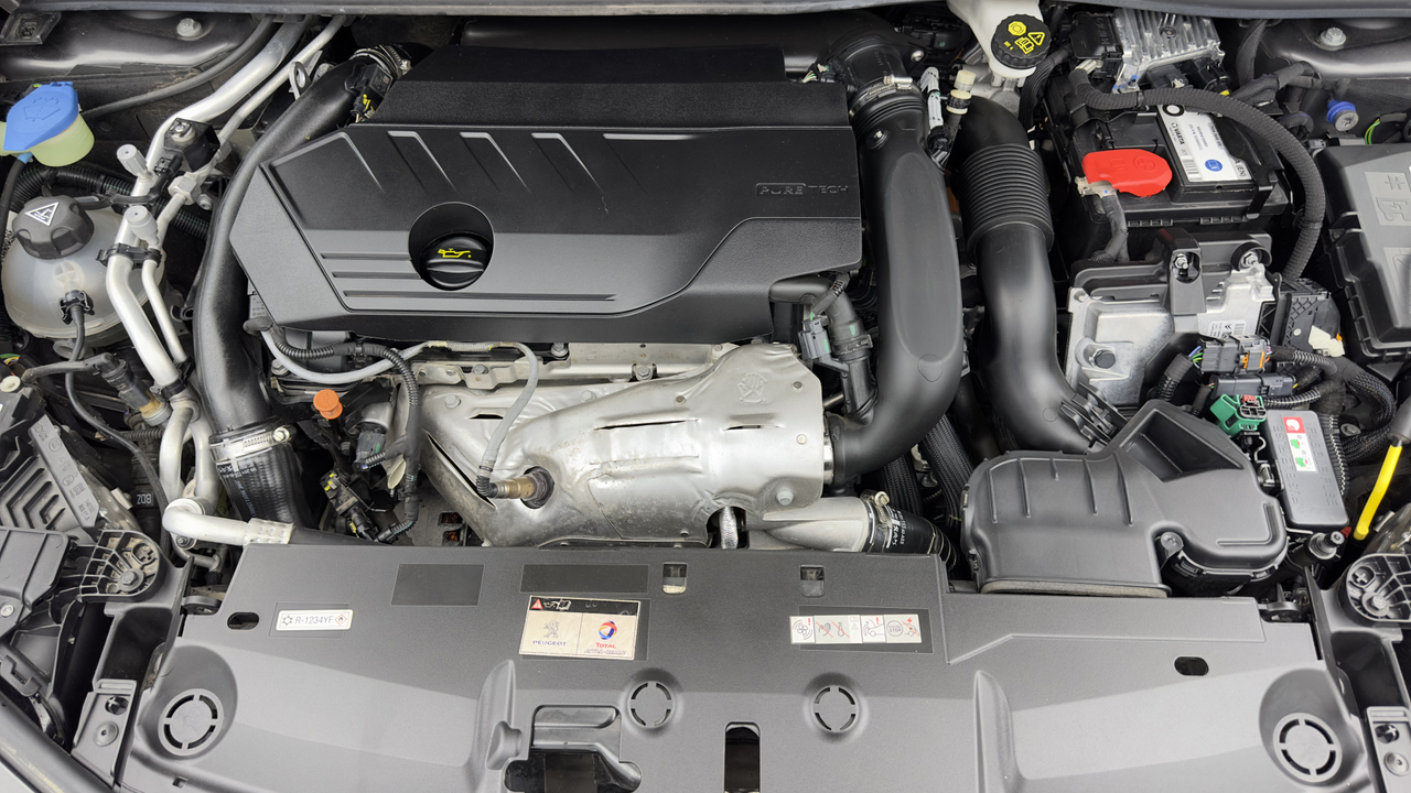 Peugeot 308 SW PHEV 180 e-EAT8 — photo 10