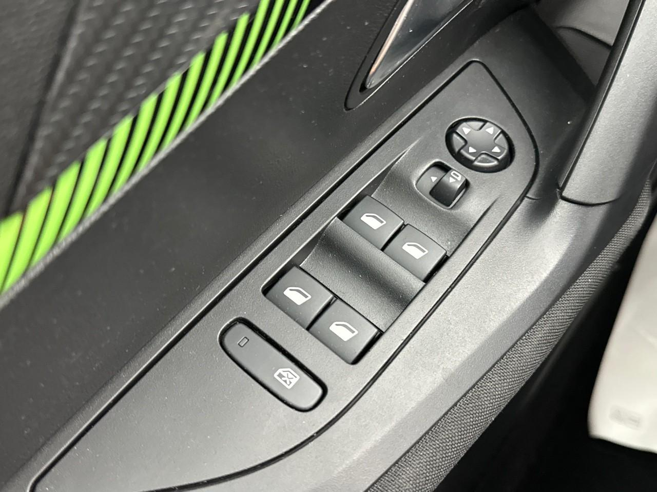Peugeot 2008 puretech 100 s&s bvm6 active — photo 15