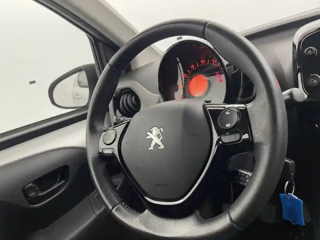 Peugeot 108 vti 72ch s&amp;s bvm5 — photo 32