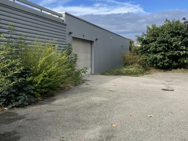 Local industriel 450 m²