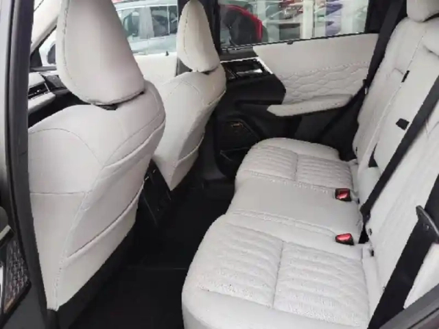 Mitsubishi Outlander 2.4 phev 306ch instyle 4wd — photo 12