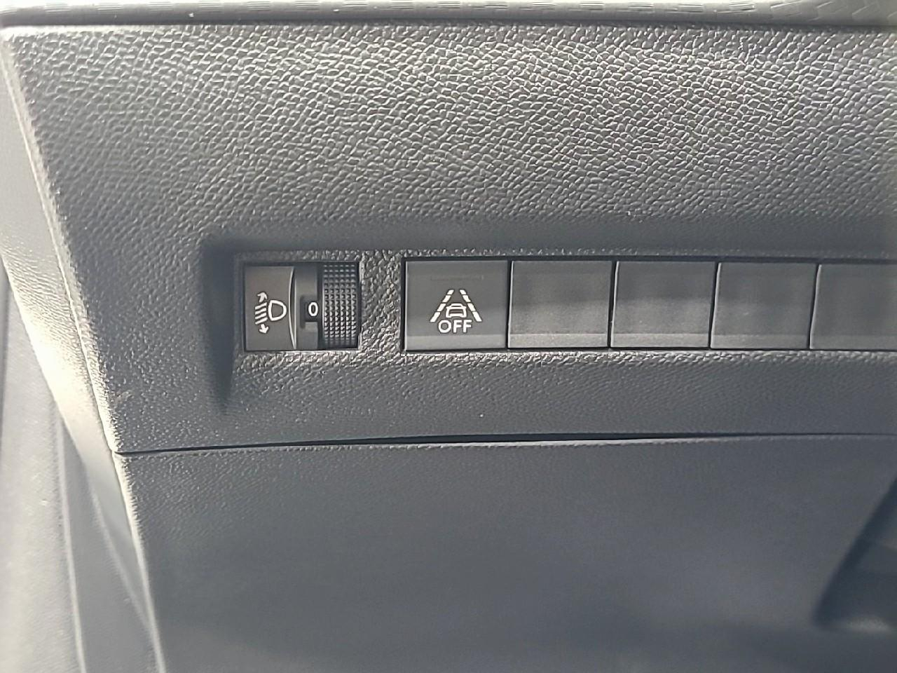 Peugeot 208 bluehdi 100 s&s bvm6 premium — photo 24