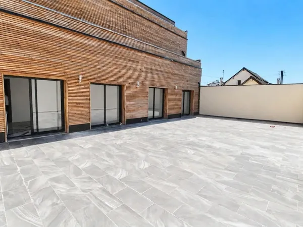 F3 avec terrasse exceptionnelle de 93 m² Frais de notaire réduits