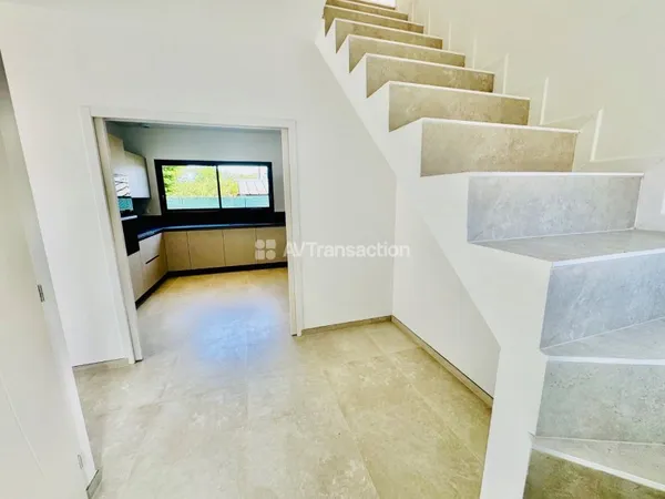Belle maison recente contemporaine