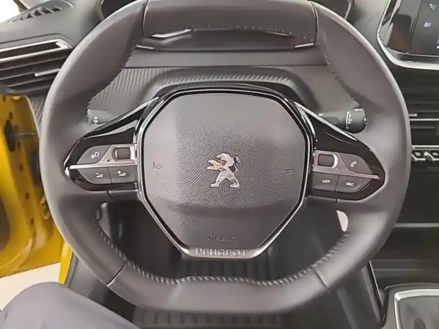 Peugeot 208 puretech 75 s&amp;s bvm5 — photo 9