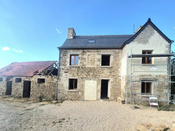 Maison en pierre avec dépendances 3 850 m² terrain