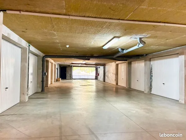 Grand garage double env. 27 m² - Électricité - Résidence sécurisée - Gertwiller