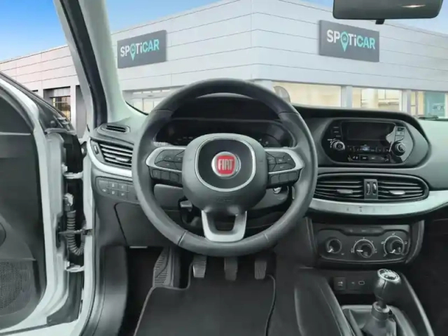 Fiat Tipo 5 portes 1.4 95 ch ligue 1 conforama — photo 12