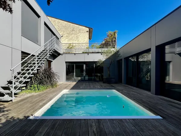 Vends maison loft avec ascenseur, bureau, piscine, garage, appartement indépendant