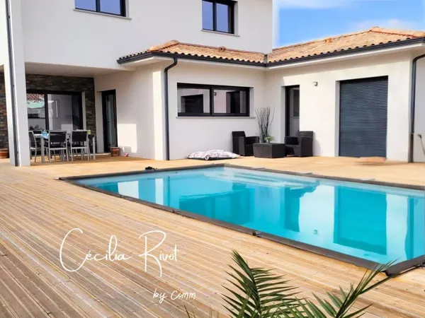 Villa contemporaine T5 avec piscine