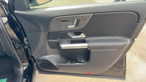 Mercedes Classe GLA 200 163 7G-DCT - Business Line – 2021 – 32000 km – Essence – Boîte Automatique — photo 43