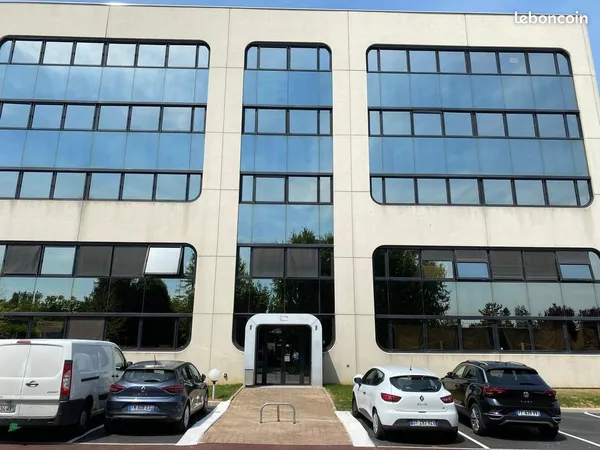 BUREAUX ou LOCAL COMMERCIAL 235m²