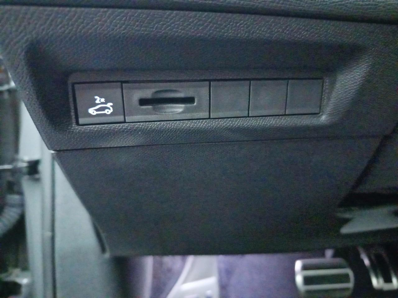 Peugeot 308 sw hybrid 136 e-dcs6 gt — photo 20