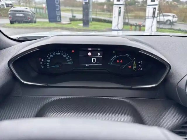 Peugeot 2008 hybrid 145 e-dcs6 — photo 30