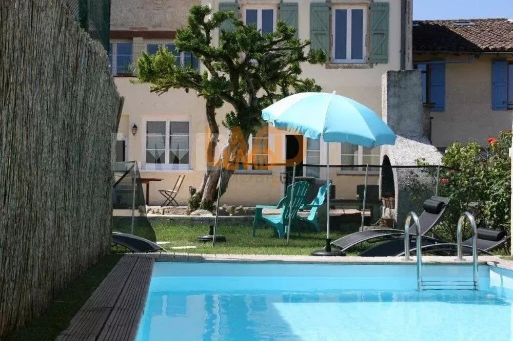 Photo 10