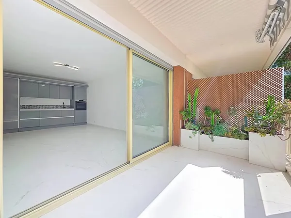 Emplacement Exceptionnel - 3P Traversant Avec Terrasse - Parfait Etat - 3 Min Croisette