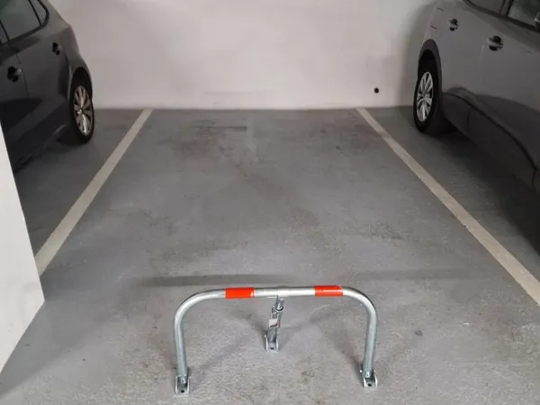 Places de de parking - RESIDENCE SECURISEE