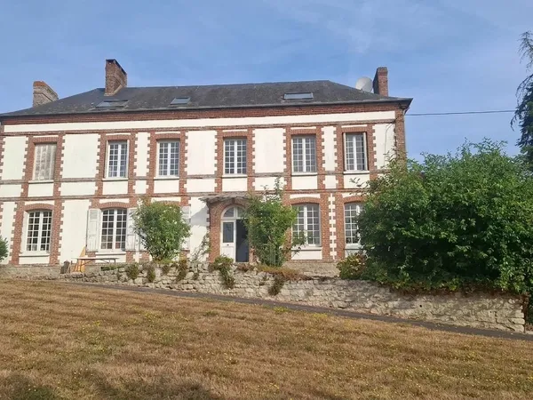 MAISON DE CARACTÈRE DE 221 M²