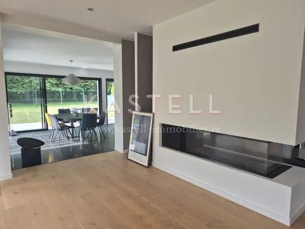Maison 7 pièces 216 m²
