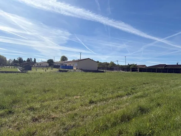 TERRAIN A BATIR- 7 min de Sorges