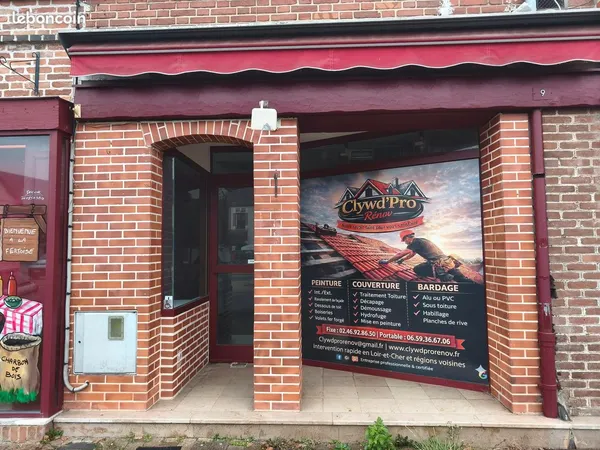 À LOUER - Charmant local commercial refait à neuf avec vitrine