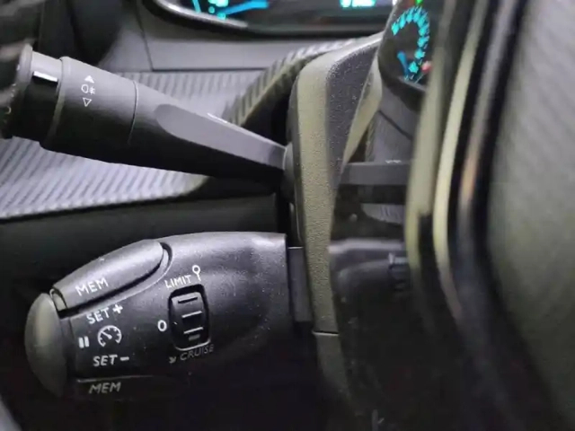 Peugeot 208 electrique 50 kwh 136ch — photo 26