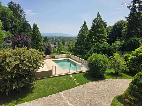 Belle Propriété avec vue, secteur résidentiel proche Meximieux